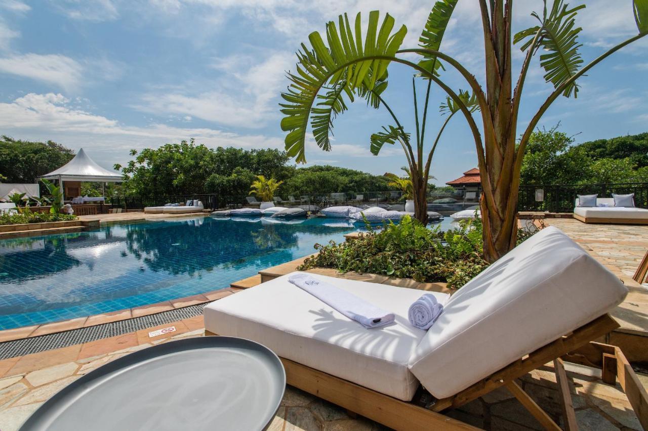 The Capital Zimbali Hotell Ballito Eksteriør bilde The pool at the hotel