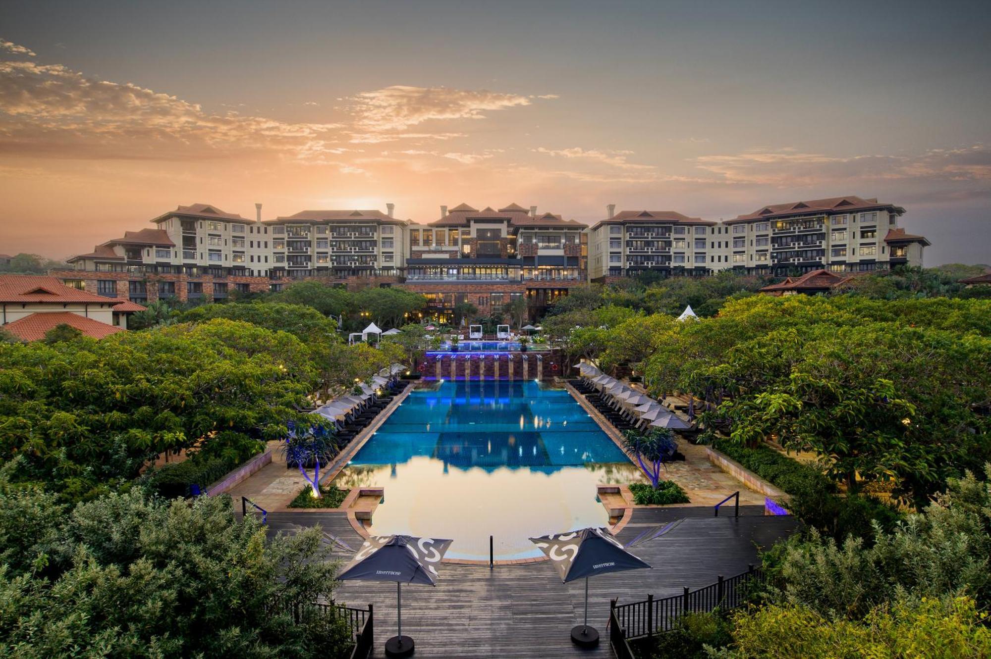 The Capital Zimbali Hotell Ballito Eksteriør bilde The Village at Sunway Putra