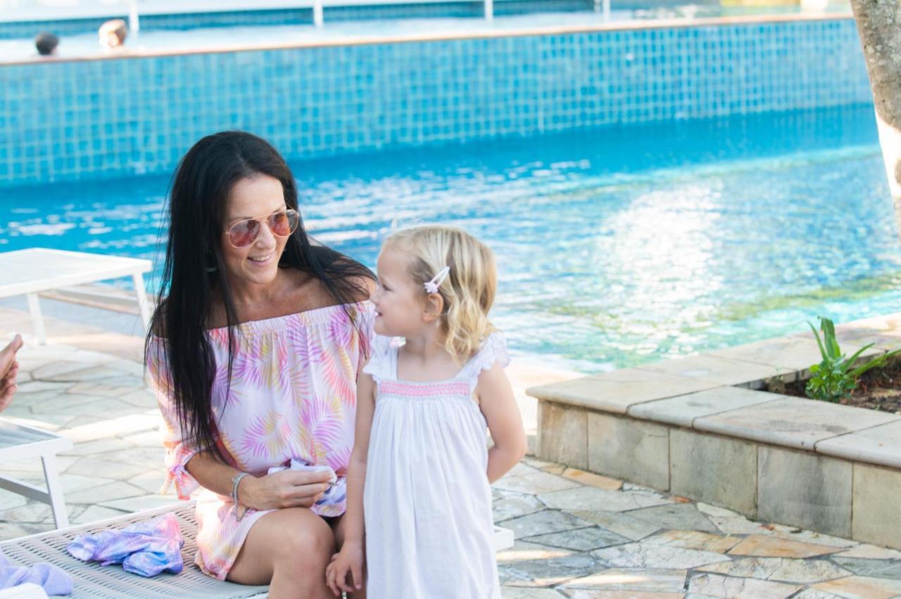 The Capital Zimbali Hotell Ballito Eksteriør bilde A mother and her daughter