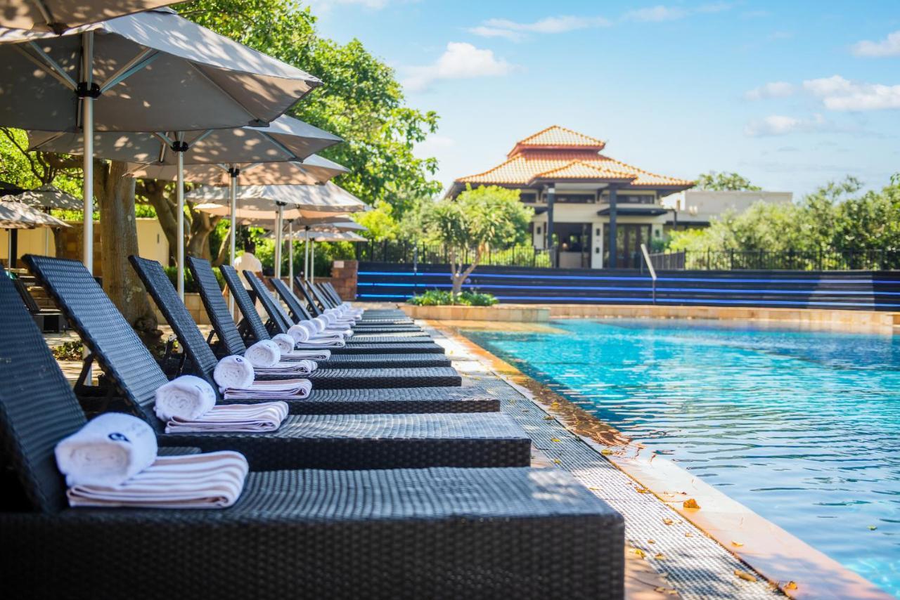 The Capital Zimbali Hotell Ballito Eksteriør bilde The swimming pool at the hotel