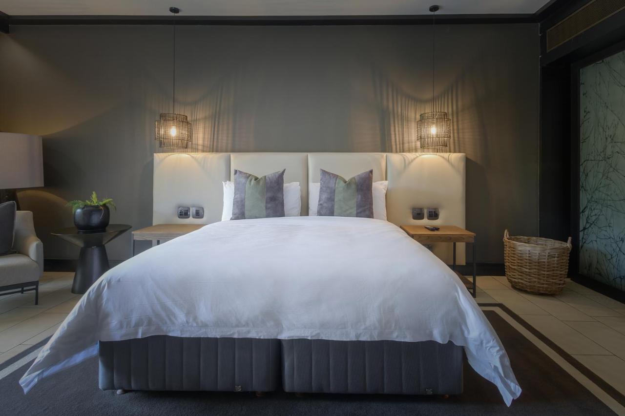The Capital Zimbali Hotell Ballito Eksteriør bilde A bedroom at The Ivy Hotel