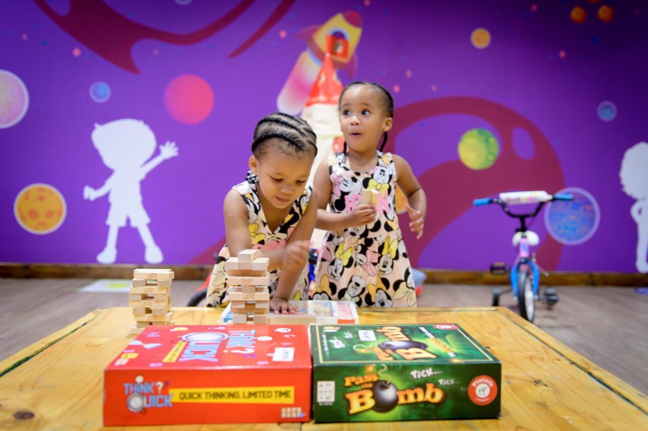 The Capital Zimbali Hotell Ballito Eksteriør bilde Two children playing with board games
