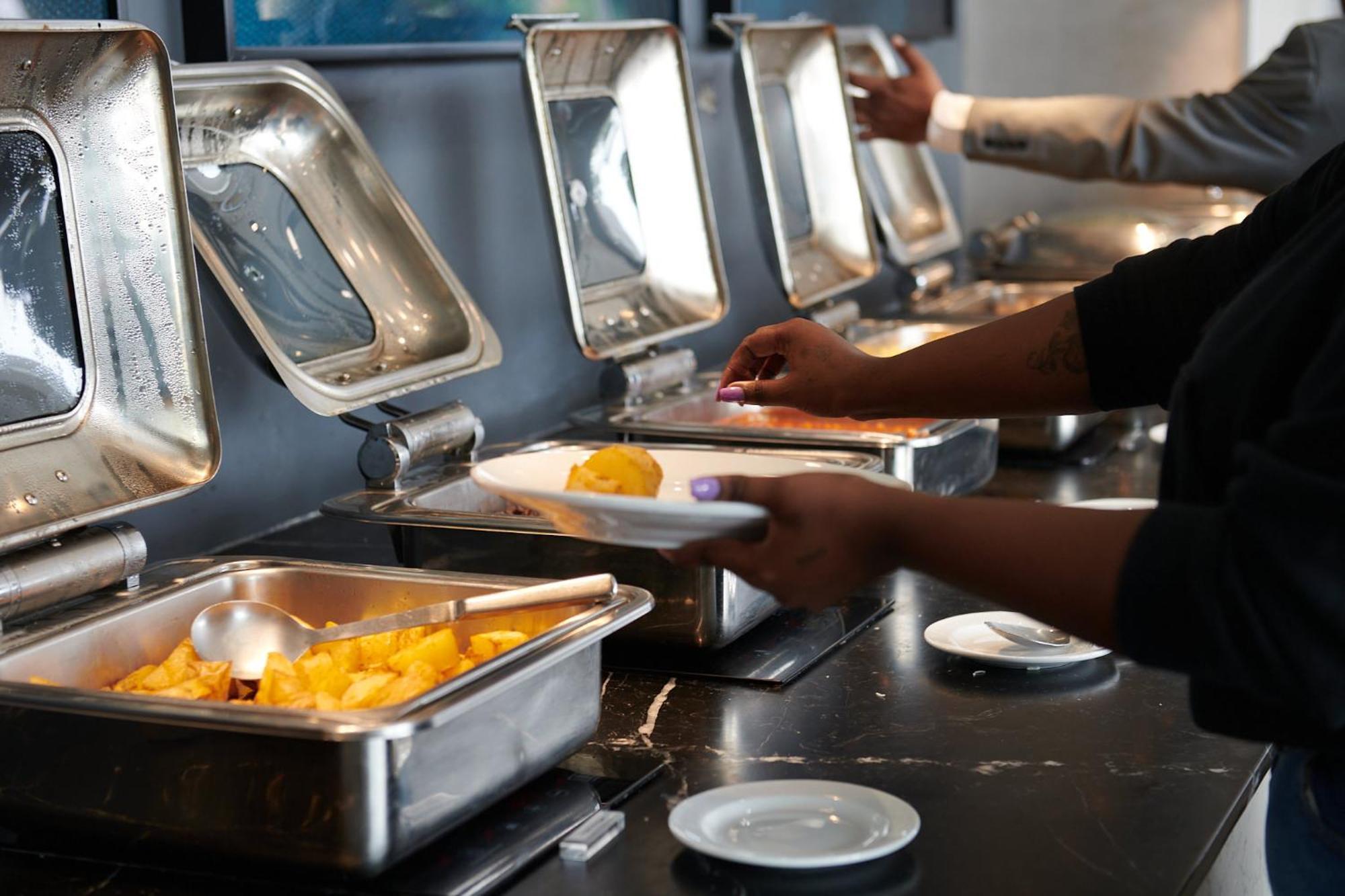 The Capital Zimbali Hotell Ballito Eksteriør bilde A self-service buffet