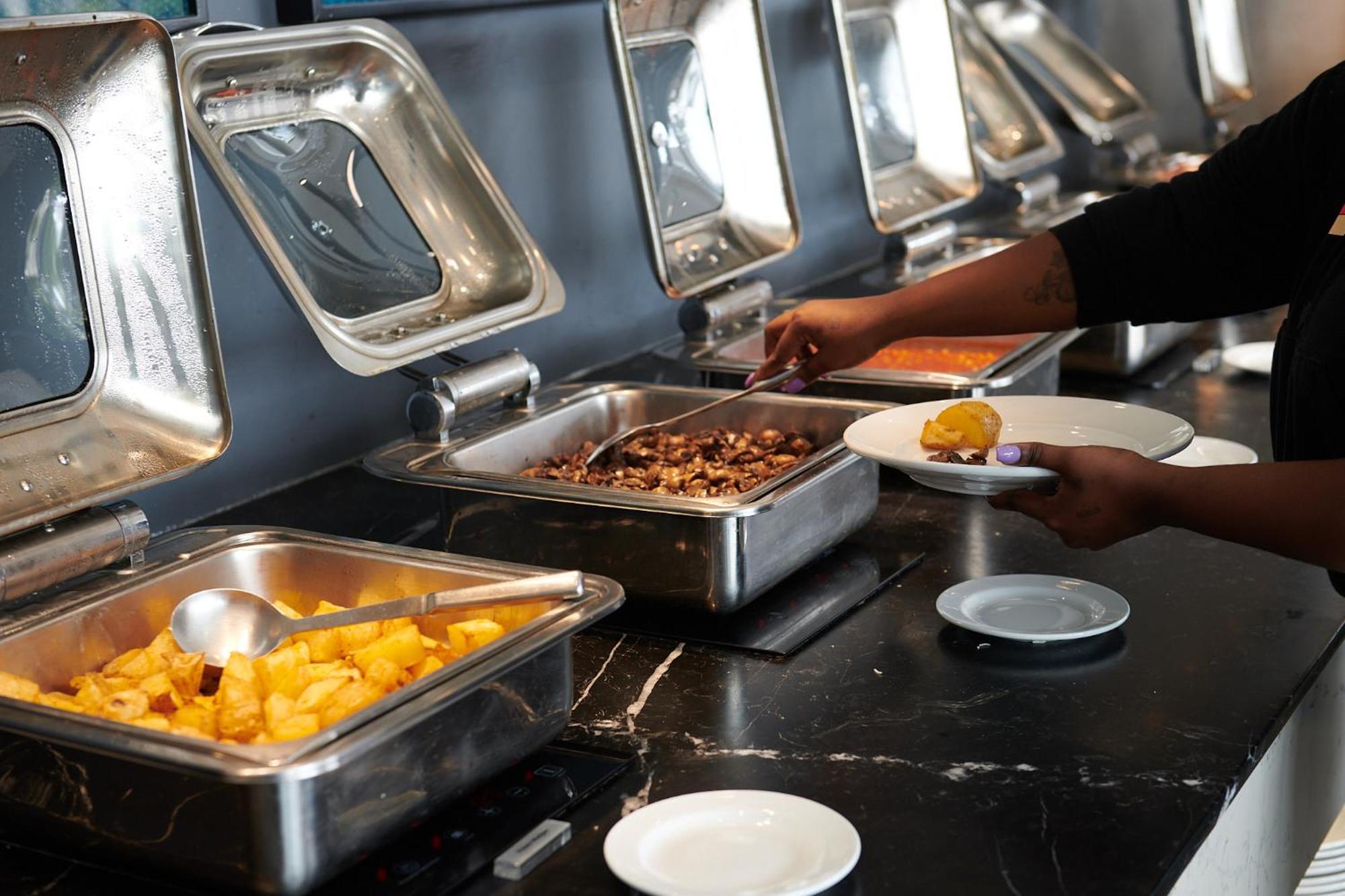 The Capital Zimbali Hotell Ballito Eksteriør bilde A chafing dish