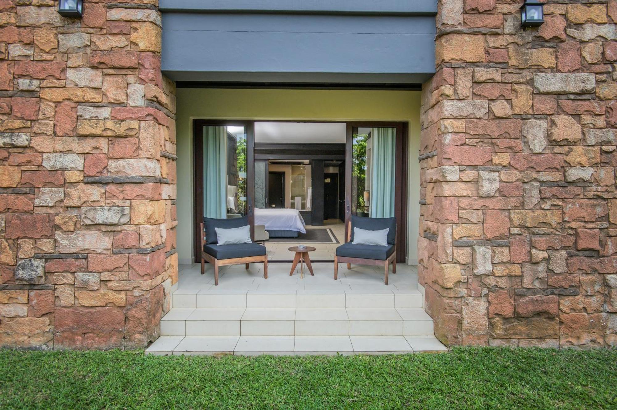 The Capital Zimbali Hotell Ballito Rom bilde A view of a guest room at the Oyster Box