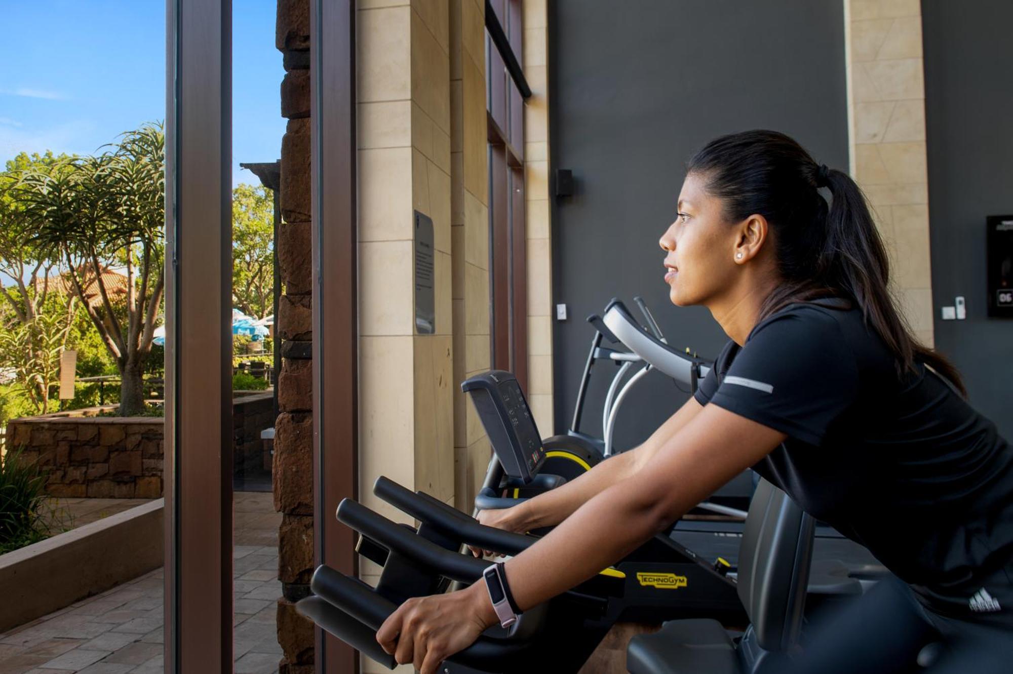 The Capital Zimbali Hotell Ballito Eksteriør bilde A woman on a treadmill